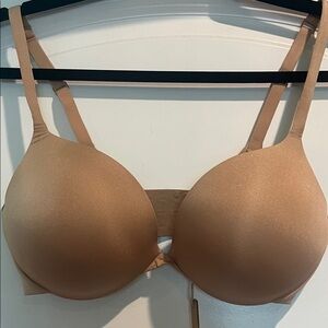 SKIMS ULTIMATE PUSH UP PLUNGE BRA in color “clay” new with tag 34D